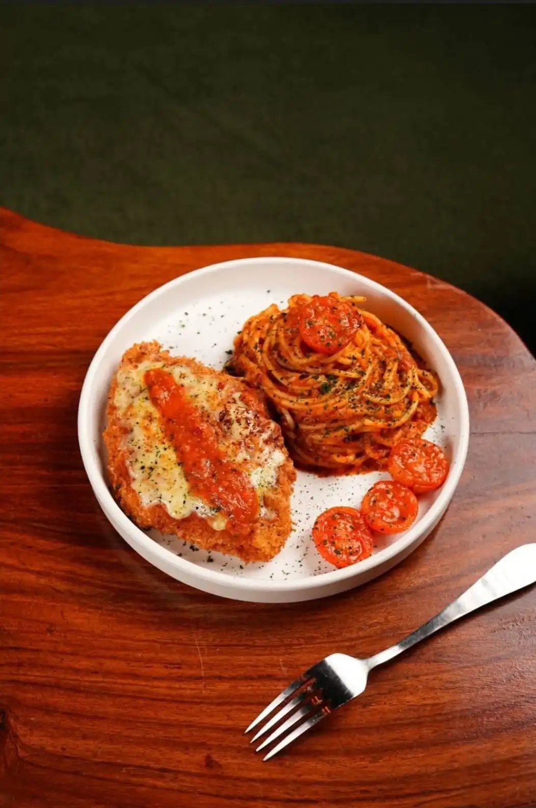 KAV pasta dish with garlic bread served on a wooden table